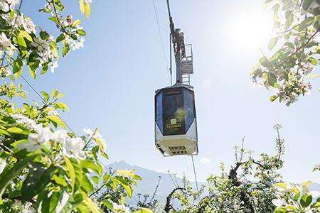 Hochmuther Seilbahn in Dorf Tirol