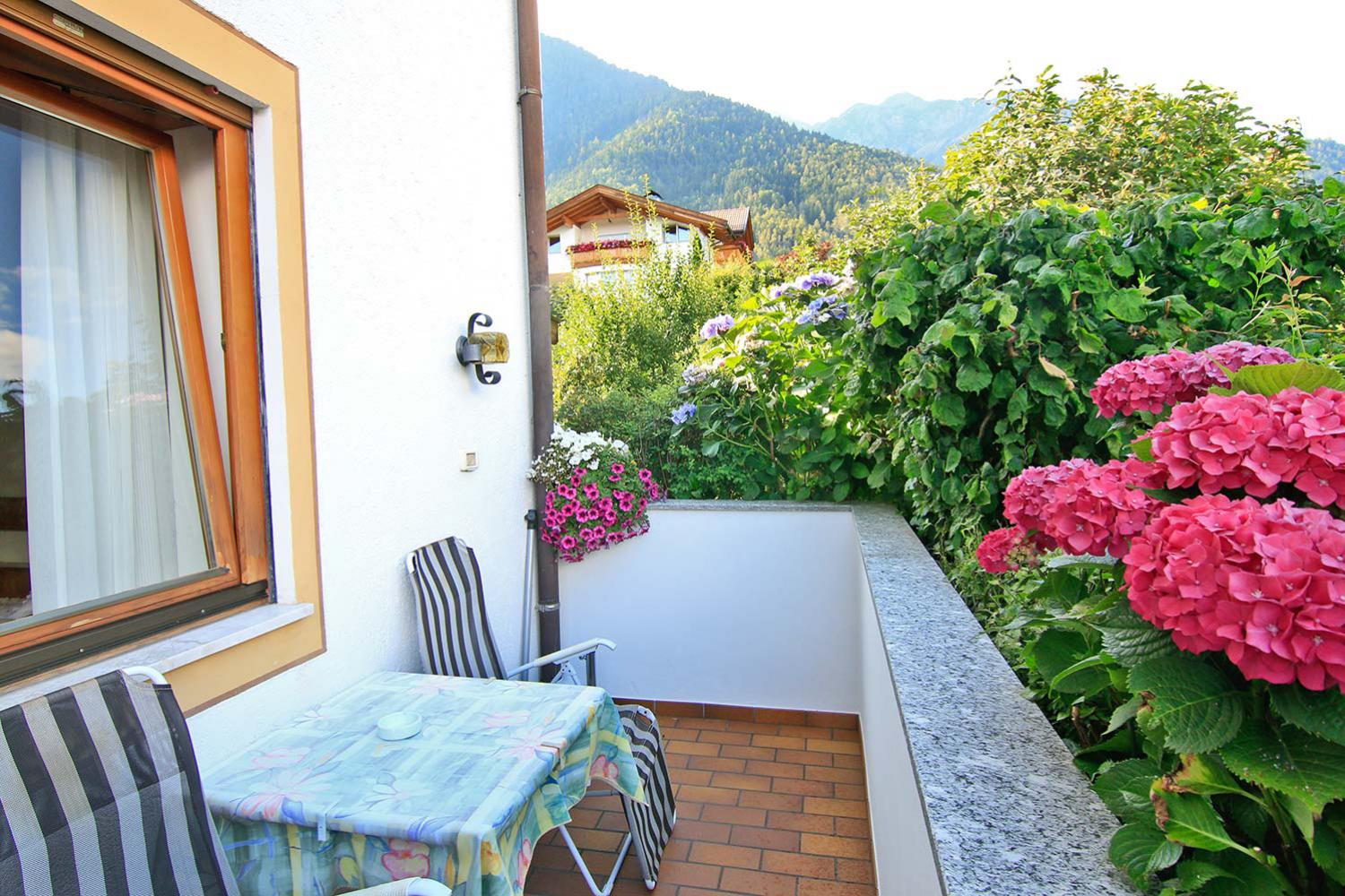 Balkon mit Hortensien - Gästehaus Mühlanger